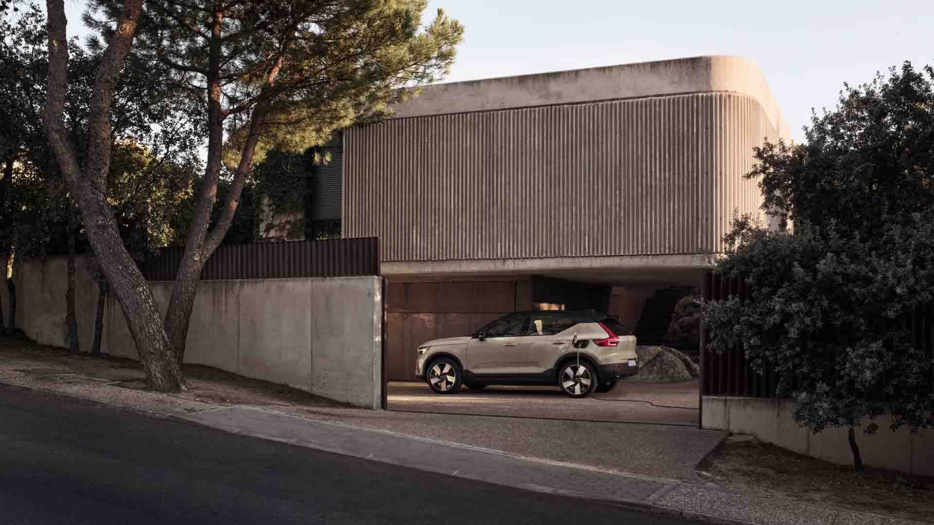 Volvo Ex40 Thuisladen Svenscar Zijkant